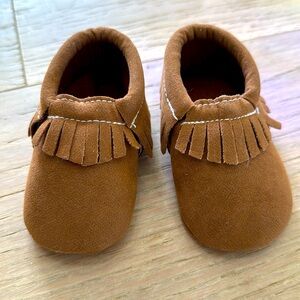 Baby moccasins brown